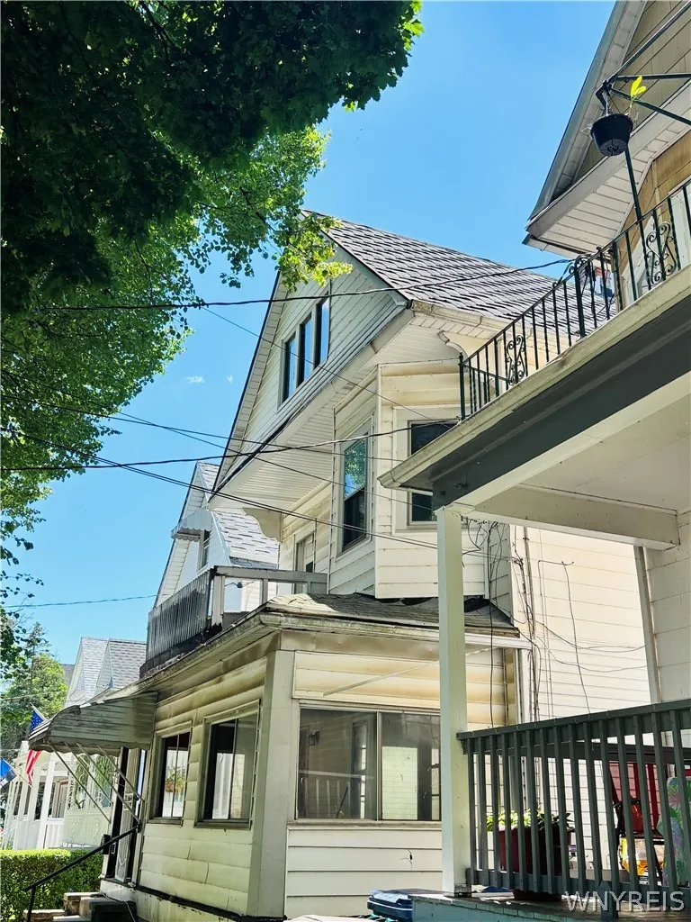 238 Benzinger Street, Buffalo, New York 14206, Buffalo, New York 14206, 6 Bedrooms Bedrooms, ,2 BathroomsBathrooms,Residential,For Sale,238 Benzinger Street, Buffalo, New York 14206,0,B1694349