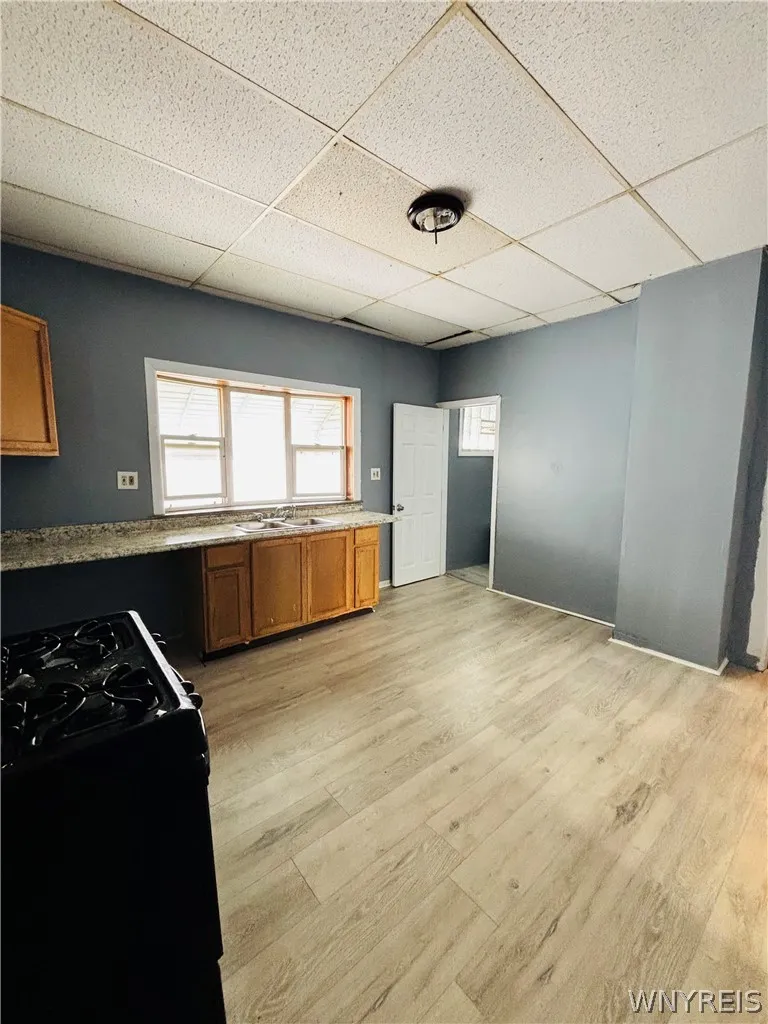 238 Benzinger Street, Buffalo, New York 14206, Buffalo, New York 14206, 6 Bedrooms Bedrooms, ,2 BathroomsBathrooms,Residential,For Sale,238 Benzinger Street, Buffalo, New York 14206,0,B1694349
