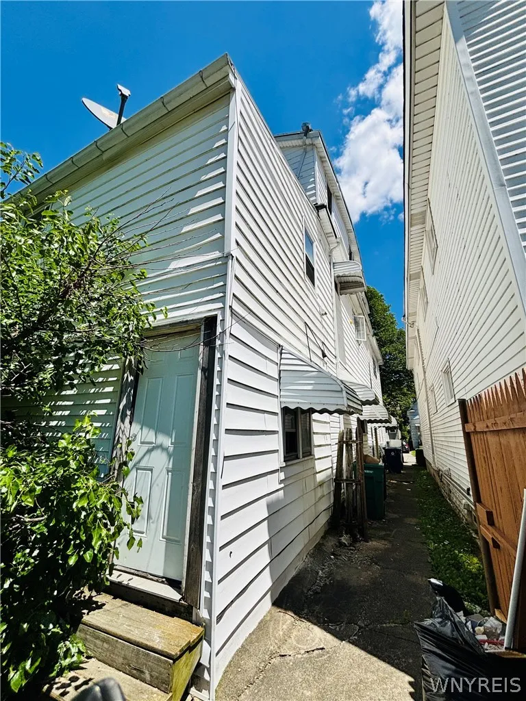 238 Benzinger Street, Buffalo, New York 14206, Buffalo, New York 14206, 6 Bedrooms Bedrooms, ,2 BathroomsBathrooms,Residential,For Sale,238 Benzinger Street, Buffalo, New York 14206,0,B1694349