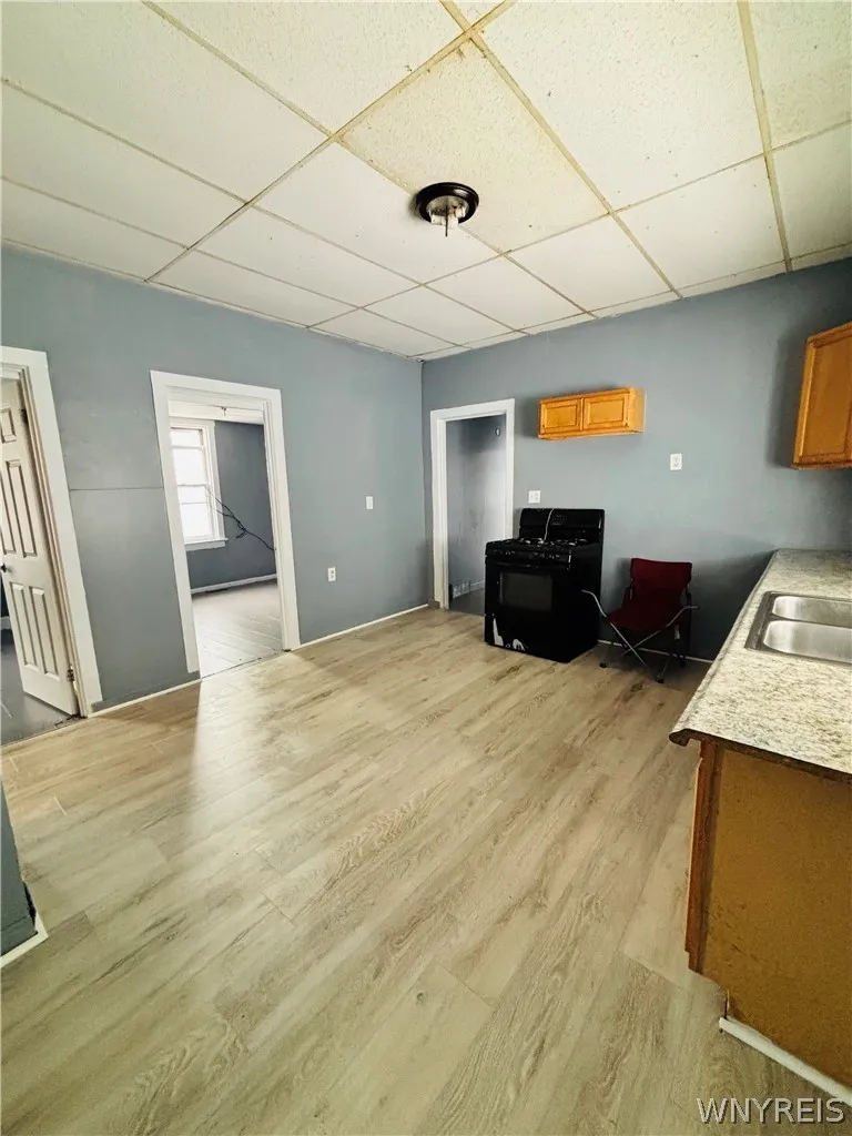238 Benzinger Street, Buffalo, New York 14206, Buffalo, New York 14206, 6 Bedrooms Bedrooms, ,2 BathroomsBathrooms,Residential,For Sale,238 Benzinger Street, Buffalo, New York 14206,0,B1694349