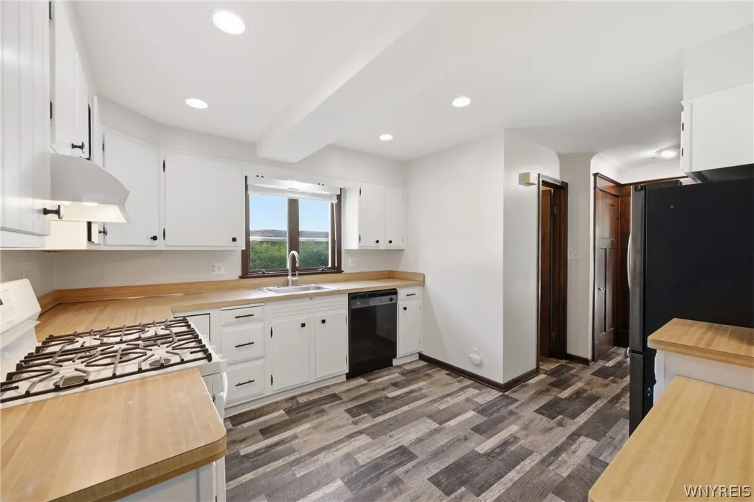 259 California Drive, Amherst, New York 14221, Amherst, New York 14221, 3 Bedrooms Bedrooms, 6 Rooms Rooms,1 BathroomBathrooms,Residential Lease,For Rent,259 California Drive, Amherst, New York 14221,0,B1694339