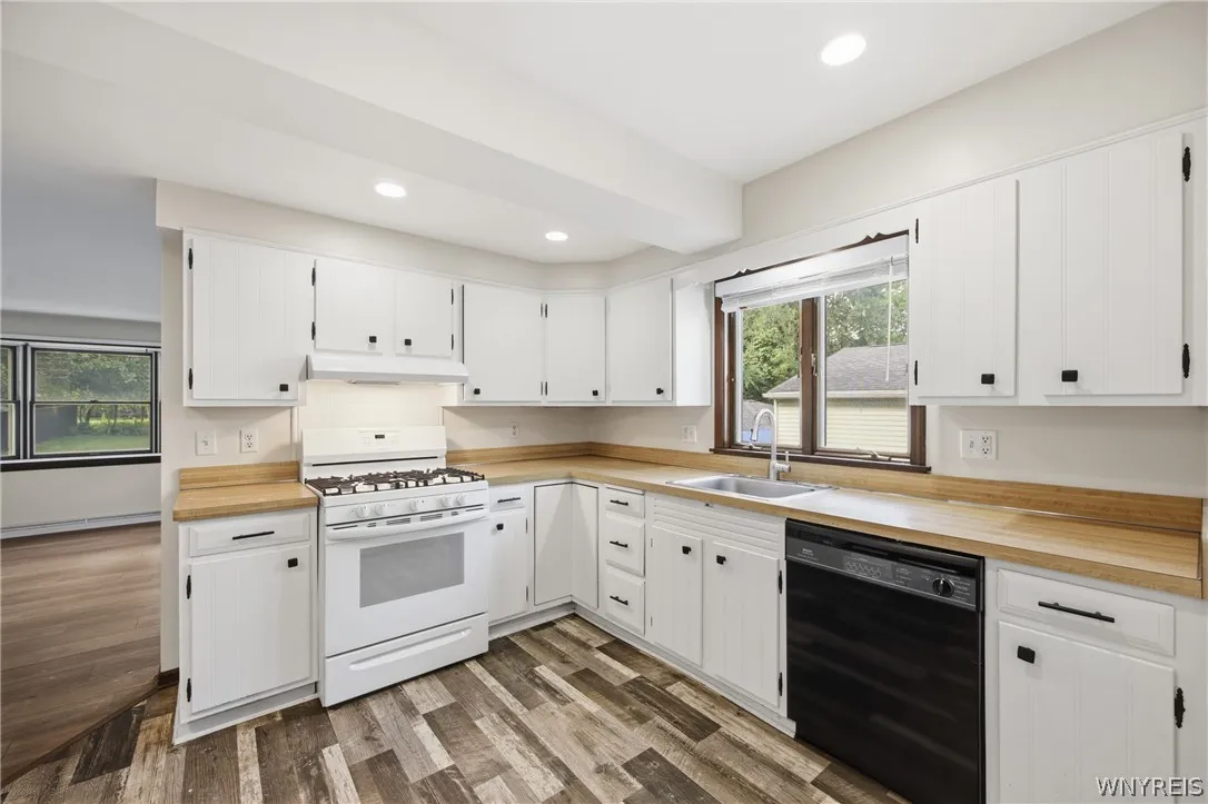 259 California Drive, Amherst, New York 14221, Amherst, New York 14221, 3 Bedrooms Bedrooms, 6 Rooms Rooms,1 BathroomBathrooms,Residential Lease,For Rent,259 California Drive, Amherst, New York 14221,0,B1694339