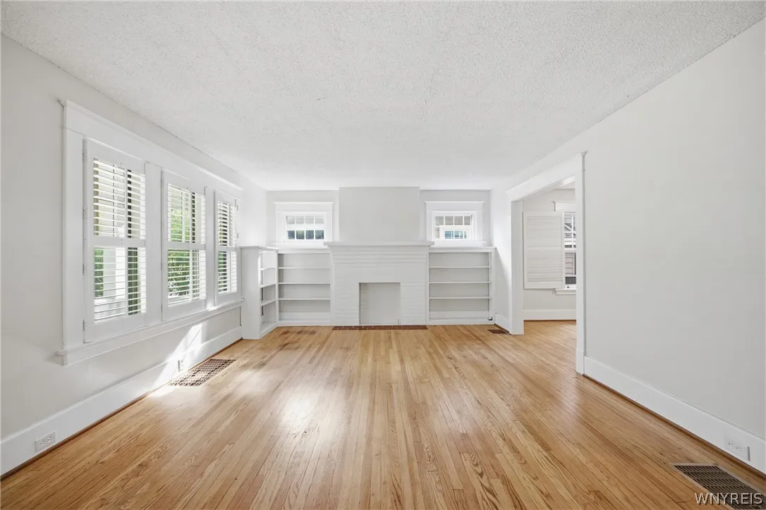 259 California Drive, Amherst, New York 14221, Amherst, New York 14221, 3 Bedrooms Bedrooms, 6 Rooms Rooms,1 BathroomBathrooms,Residential Lease,For Rent,259 California Drive, Amherst, New York 14221,0,B1694339
