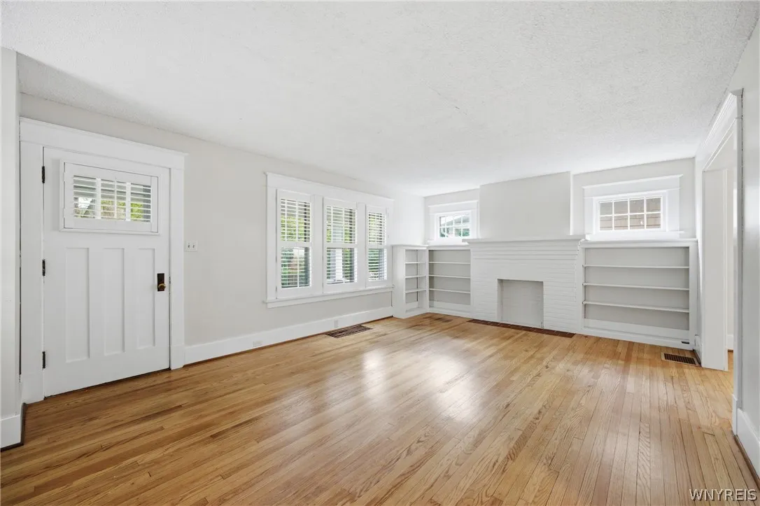 259 California Drive, Amherst, New York 14221, Amherst, New York 14221, 3 Bedrooms Bedrooms, 6 Rooms Rooms,1 BathroomBathrooms,Residential Lease,For Rent,259 California Drive, Amherst, New York 14221,0,B1694339