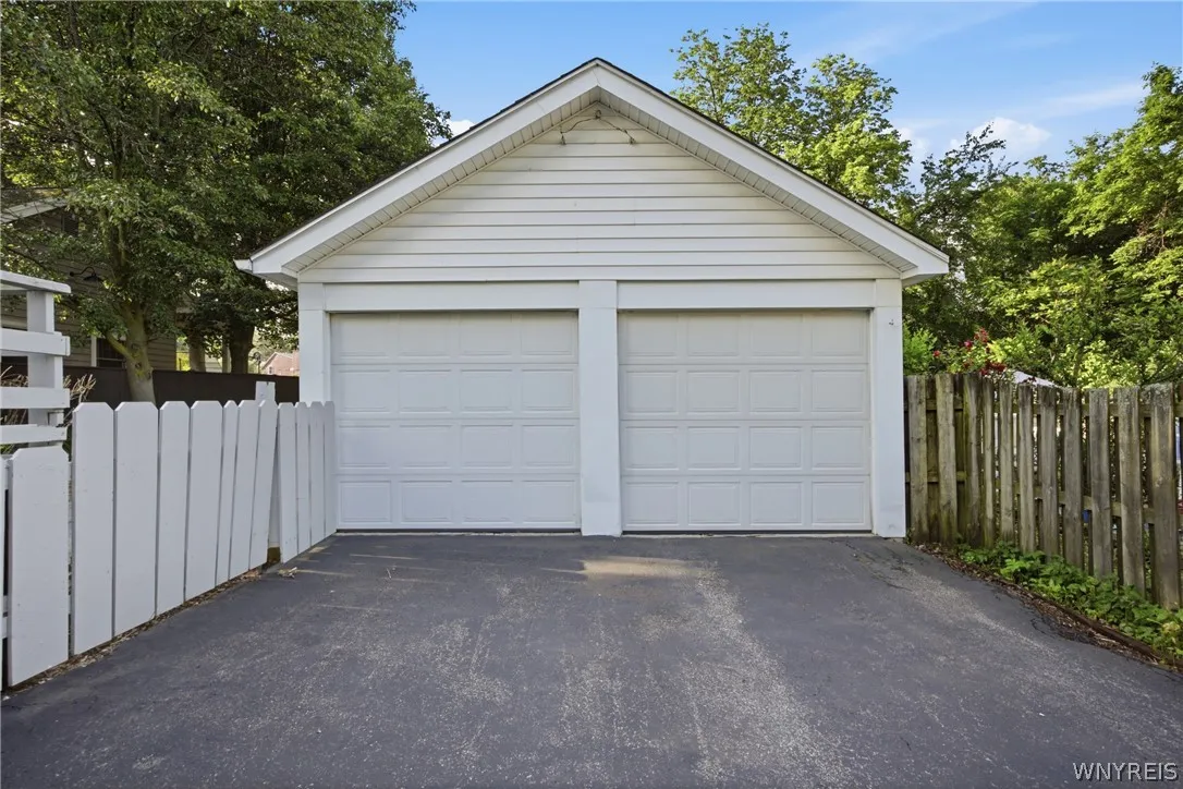 259 California Drive, Amherst, New York 14221, Amherst, New York 14221, 3 Bedrooms Bedrooms, 6 Rooms Rooms,1 BathroomBathrooms,Residential Lease,For Rent,259 California Drive, Amherst, New York 14221,0,B1694339