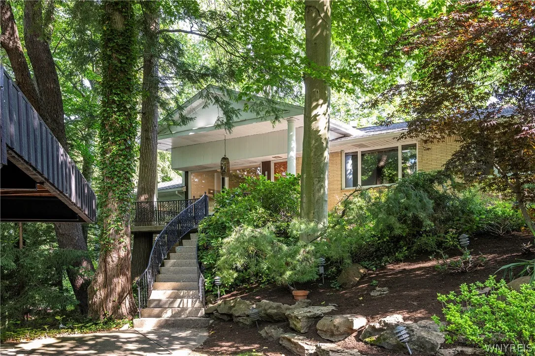 5650 Keems Lane, Hamburg, New York 14075, Hamburg, New York 14075, 4 Bedrooms Bedrooms, 10 Rooms Rooms,3 BathroomsBathrooms,Residential,For Sale,5650 Keems Lane, Hamburg, New York 14075,0,B1691838