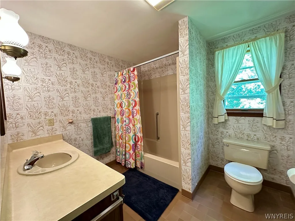 2nd floor in-law suite full bath