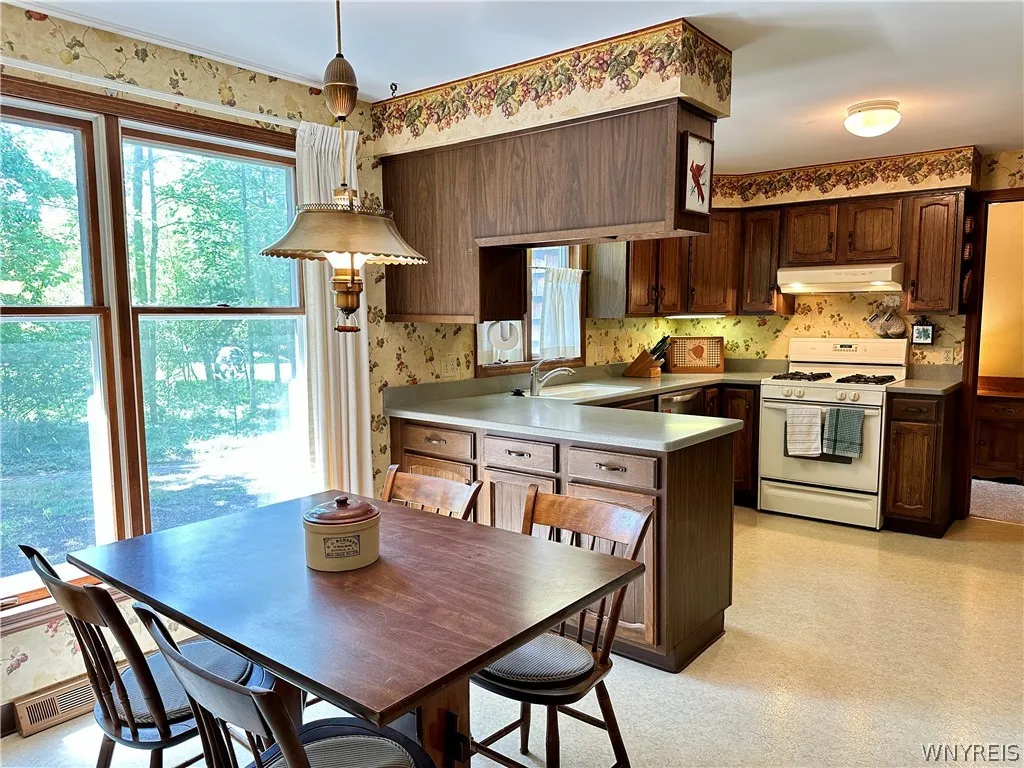 The eat-in kitchen