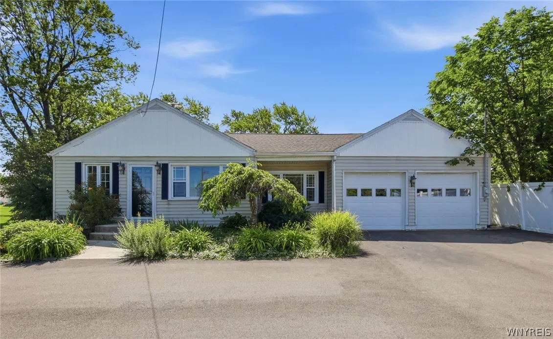 4457 Lake Shore Road, Hamburg, New York 14075, Hamburg, New York 14075, 2 Bedroom Bedrooms, 6 Room Rooms,1 BathroomBathrooms,Residential,Closed,4457 Lake Shore Road, Hamburg, New York 14075,0,B1694423