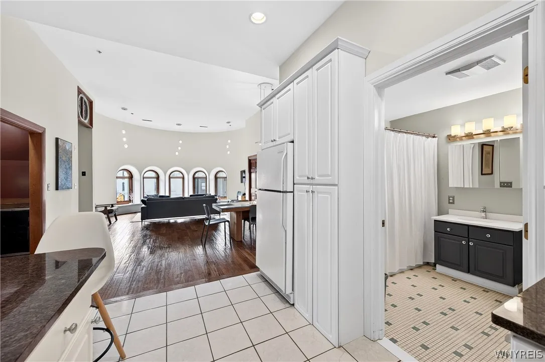 231 Richmond Avenue 14, Buffalo, New York 14222, Buffalo, New York 14222, 2 Bedrooms Bedrooms, 8 Rooms Rooms,2 BathroomsBathrooms,Residential,For Sale,231 Richmond Avenue 14, Buffalo, New York 14222,0,B1694498
