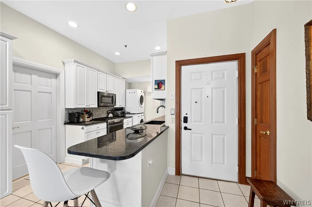 231 Richmond Avenue 14, Buffalo, New York 14222, Buffalo, New York 14222, 2 Bedrooms Bedrooms, 8 Rooms Rooms,2 BathroomsBathrooms,Residential,For Sale,231 Richmond Avenue 14, Buffalo, New York 14222,0,B1694498