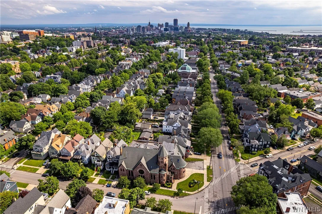 231 Richmond Avenue 14, Buffalo, New York 14222, Buffalo, New York 14222, 2 Bedrooms Bedrooms, 8 Rooms Rooms,2 BathroomsBathrooms,Residential,For Sale,231 Richmond Avenue 14, Buffalo, New York 14222,0,B1694498