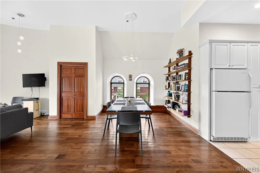 231 Richmond Avenue 14, Buffalo, New York 14222, Buffalo, New York 14222, 2 Bedrooms Bedrooms, 8 Rooms Rooms,2 BathroomsBathrooms,Residential,For Sale,231 Richmond Avenue 14, Buffalo, New York 14222,0,B1694498