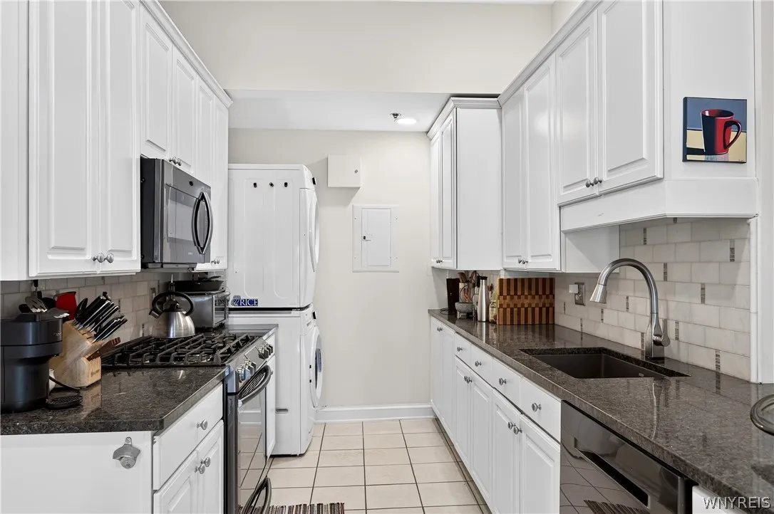 231 Richmond Avenue 14, Buffalo, New York 14222, Buffalo, New York 14222, 2 Bedrooms Bedrooms, 8 Rooms Rooms,2 BathroomsBathrooms,Residential,For Sale,231 Richmond Avenue 14, Buffalo, New York 14222,0,B1694498