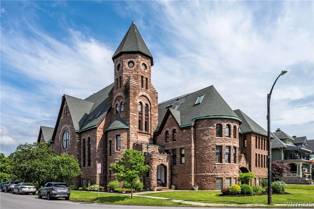 231 Richmond Avenue 14, Buffalo, New York 14222, Buffalo, New York 14222, 2 Bedrooms Bedrooms, 8 Rooms Rooms,2 BathroomsBathrooms,Residential,For Sale,231 Richmond Avenue 14, Buffalo, New York 14222,0,B1694498