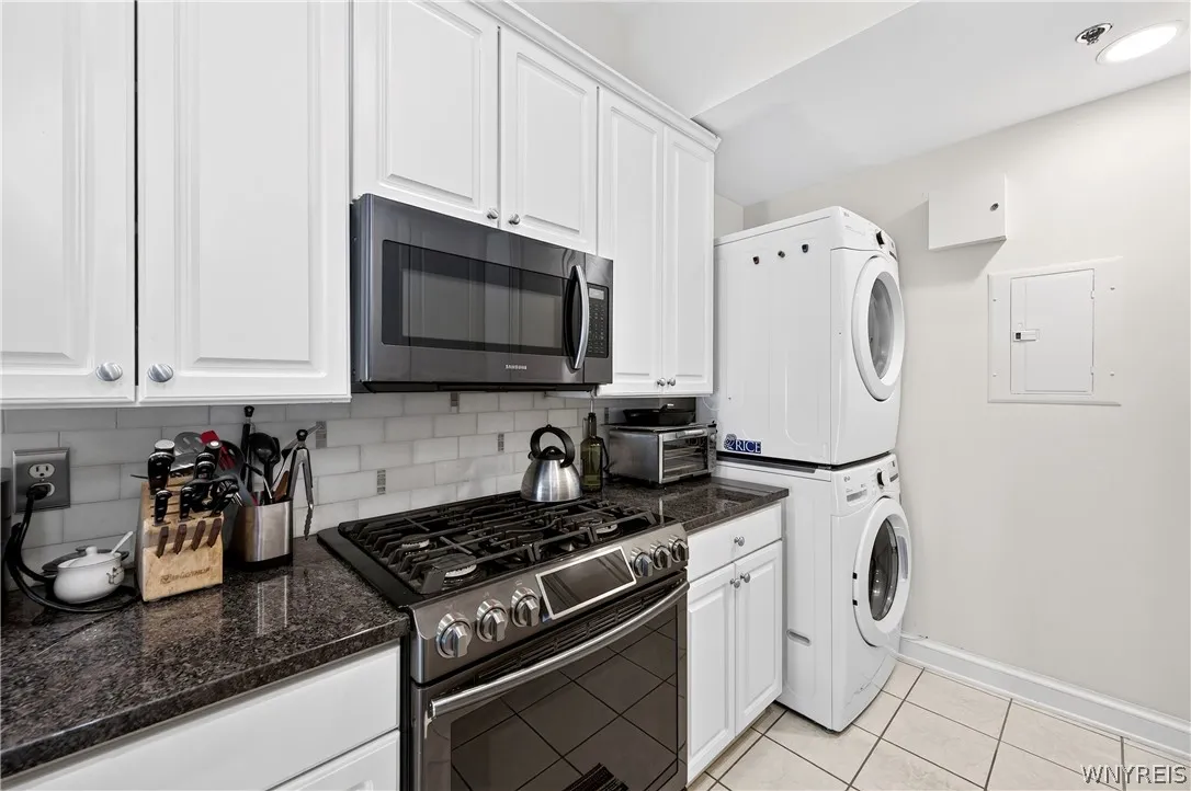 231 Richmond Avenue 14, Buffalo, New York 14222, Buffalo, New York 14222, 2 Bedrooms Bedrooms, 8 Rooms Rooms,2 BathroomsBathrooms,Residential,For Sale,231 Richmond Avenue 14, Buffalo, New York 14222,0,B1694498