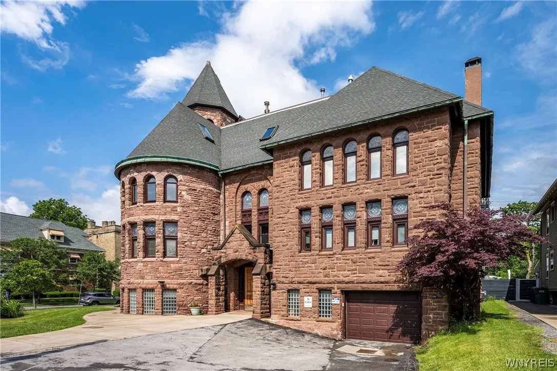 231 Richmond Avenue 14, Buffalo, New York 14222, Buffalo, New York 14222, 2 Bedrooms Bedrooms, 8 Rooms Rooms,2 BathroomsBathrooms,Residential,For Sale,231 Richmond Avenue 14, Buffalo, New York 14222,0,B1694498