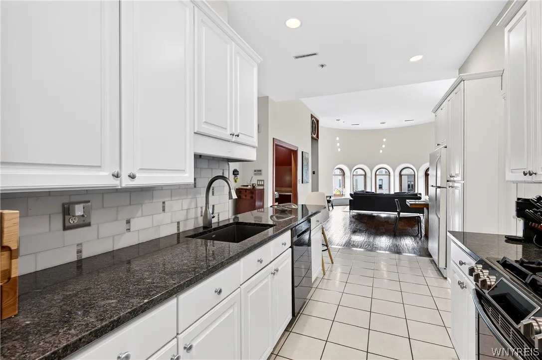 231 Richmond Avenue 14, Buffalo, New York 14222, Buffalo, New York 14222, 2 Bedrooms Bedrooms, 8 Rooms Rooms,2 BathroomsBathrooms,Residential,For Sale,231 Richmond Avenue 14, Buffalo, New York 14222,0,B1694498