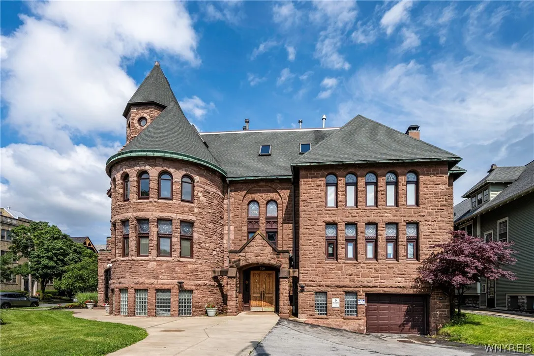231 Richmond Avenue 14, Buffalo, New York 14222, Buffalo, New York 14222, 2 Bedrooms Bedrooms, 8 Rooms Rooms,2 BathroomsBathrooms,Residential,For Sale,231 Richmond Avenue 14, Buffalo, New York 14222,0,B1694498