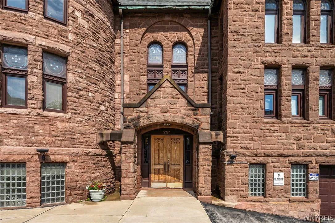 231 Richmond Avenue 14, Buffalo, New York 14222, Buffalo, New York 14222, 2 Bedrooms Bedrooms, 8 Rooms Rooms,2 BathroomsBathrooms,Residential,For Sale,231 Richmond Avenue 14, Buffalo, New York 14222,0,B1694498