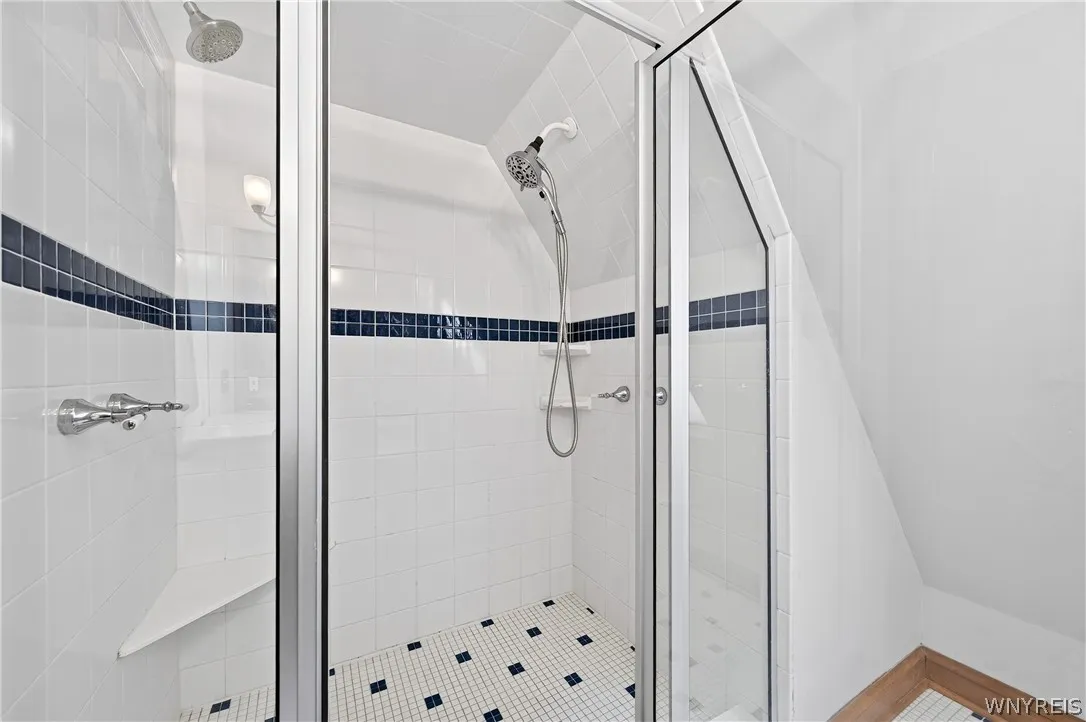 231 Richmond Avenue 14, Buffalo, New York 14222, Buffalo, New York 14222, 2 Bedrooms Bedrooms, 8 Rooms Rooms,2 BathroomsBathrooms,Residential,For Sale,231 Richmond Avenue 14, Buffalo, New York 14222,0,B1694498