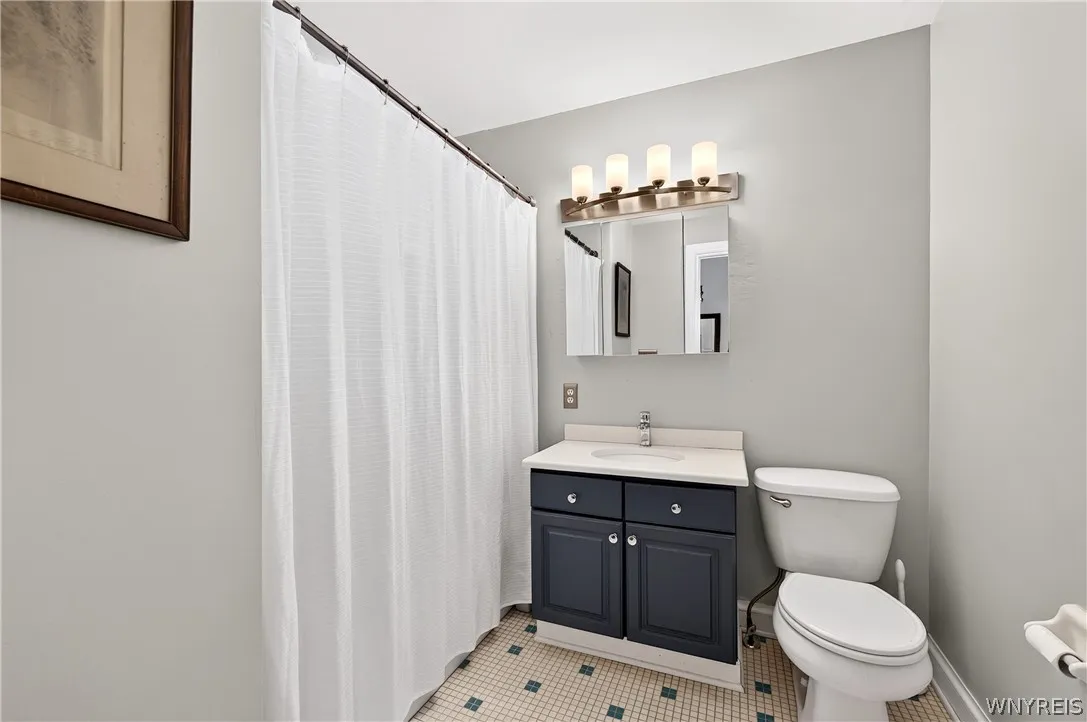 231 Richmond Avenue 14, Buffalo, New York 14222, Buffalo, New York 14222, 2 Bedrooms Bedrooms, 8 Rooms Rooms,2 BathroomsBathrooms,Residential,For Sale,231 Richmond Avenue 14, Buffalo, New York 14222,0,B1694498