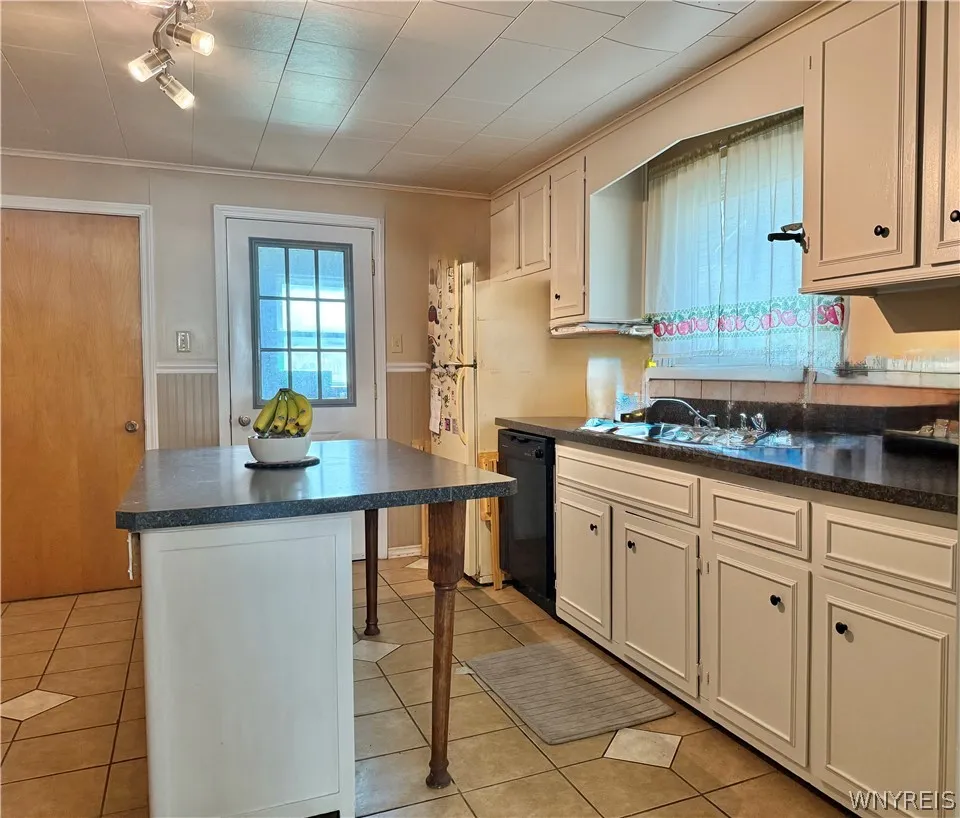 25 Gorski Street, Buffalo, New York 14206, Buffalo, New York 14206, 5 Bedrooms Bedrooms, 8 Rooms Rooms,1 BathroomBathrooms,Residential,For Sale,25 Gorski Street, Buffalo, New York 14206,0,B1694781