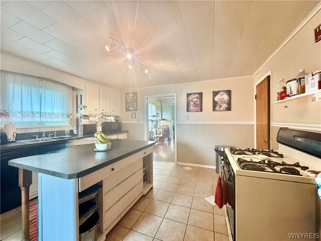 25 Gorski Street, Buffalo, New York 14206, Buffalo, New York 14206, 5 Bedrooms Bedrooms, 8 Rooms Rooms,1 BathroomBathrooms,Residential,For Sale,25 Gorski Street, Buffalo, New York 14206,0,B1694781