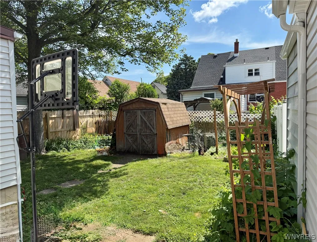 25 Gorski Street, Buffalo, New York 14206, Buffalo, New York 14206, 5 Bedrooms Bedrooms, 8 Rooms Rooms,1 BathroomBathrooms,Residential,For Sale,25 Gorski Street, Buffalo, New York 14206,0,B1694781