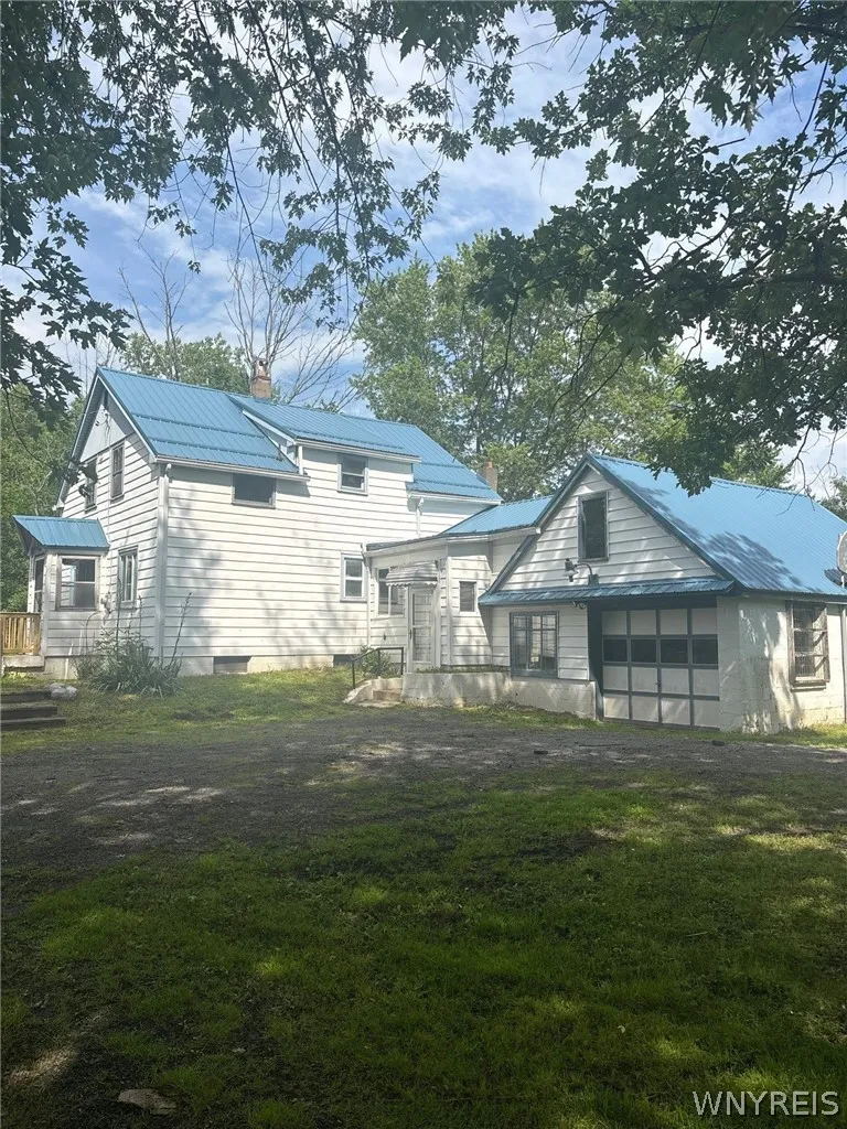 6815 Southwestern Boulevard, Hamburg, New York 140, Hamburg, New York 14085, 4 Bedrooms Bedrooms, 8 Rooms Rooms,1 BathroomBathrooms,Residential,For Sale,6815 Southwestern Boulevard, Hamburg, New York 140,0,B1694874