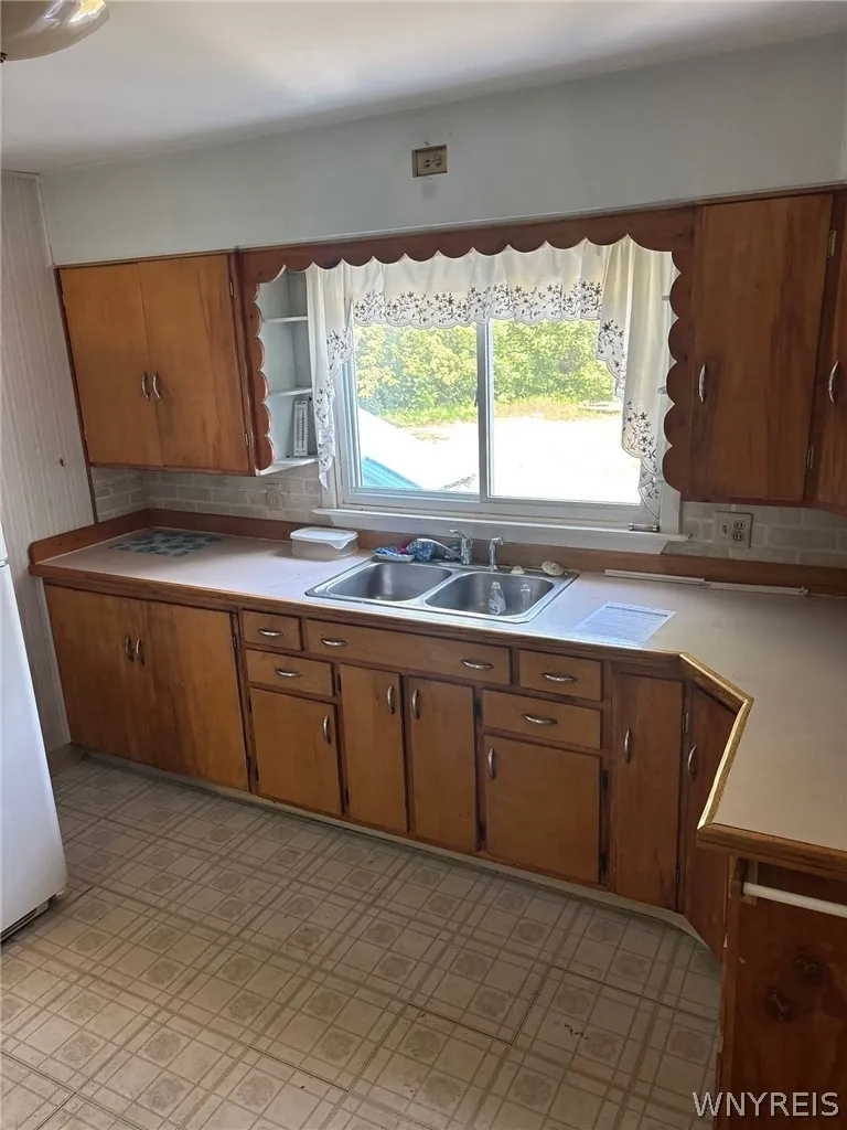 6815 Southwestern Boulevard, Hamburg, New York 140, Hamburg, New York 14085, 4 Bedrooms Bedrooms, 8 Rooms Rooms,1 BathroomBathrooms,Residential,For Sale,6815 Southwestern Boulevard, Hamburg, New York 140,0,B1694874