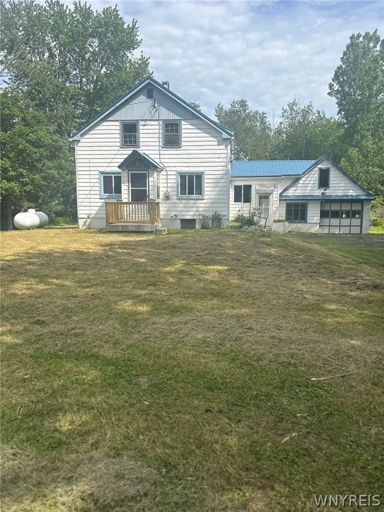 6815 Southwestern Boulevard, Hamburg, New York 140, Hamburg, New York 14085, 4 Bedrooms Bedrooms, 8 Rooms Rooms,1 BathroomBathrooms,Residential,For Sale,6815 Southwestern Boulevard, Hamburg, New York 140,0,B1694874