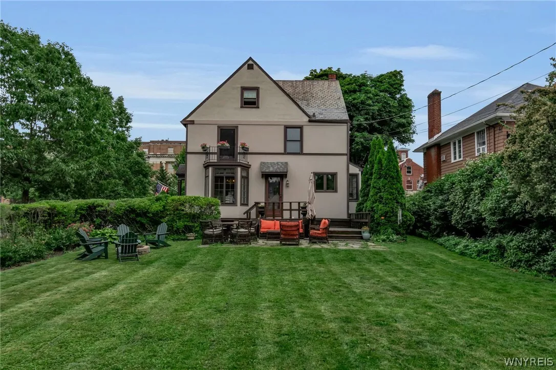 2854 Main Street, Buffalo, New York 14214, Buffalo, New York 14214, 3 Bedrooms Bedrooms, 7 Rooms Rooms,1 BathroomBathrooms,Residential,For Sale,2854 Main Street, Buffalo, New York 14214,0,B1694448