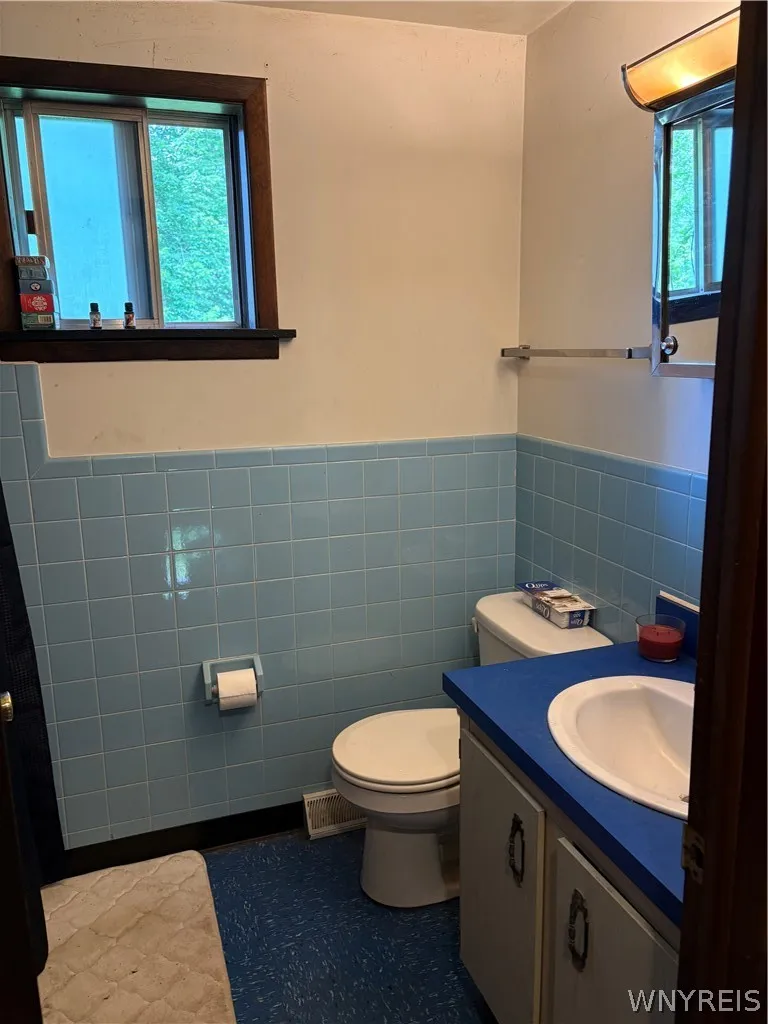 4884 Bussendorfer Road, Orchard Park, New York 141, Orchard Park, New York 14127, 6 Bedrooms Bedrooms, ,2 BathroomsBathrooms,Residential,For Sale,4884 Bussendorfer Road, Orchard Park, New York 141,0,B1694589