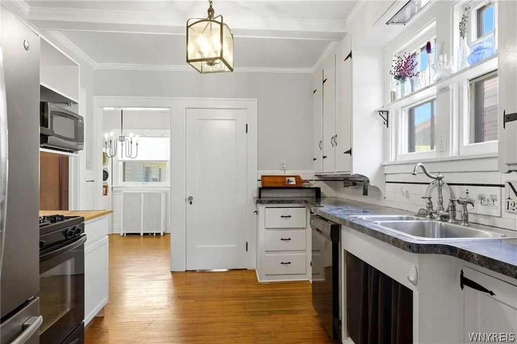 382 Starin Avenue, Buffalo, New York 14216, Buffalo, New York 14216, 3 Bedrooms Bedrooms, 10 Rooms Rooms,1 BathroomBathrooms,Residential,For Sale,382 Starin Avenue, Buffalo, New York 14216,0,B1695115