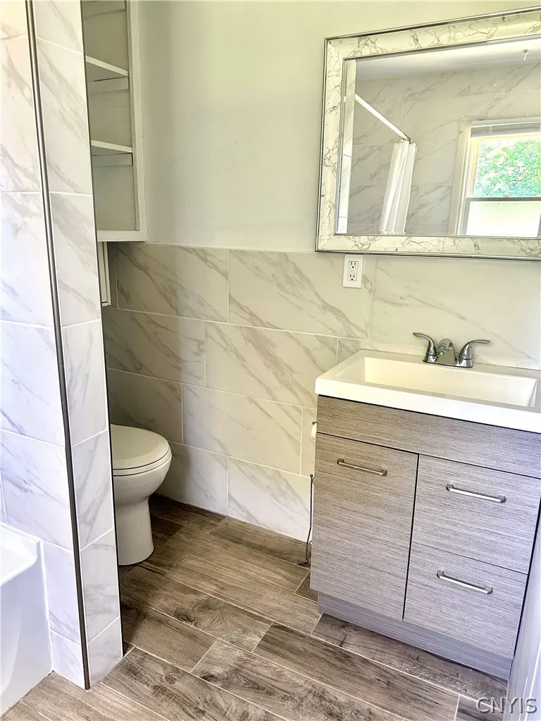 1210 Albany Street, Utica, New York 13501, Utica, New York 13501, 3 Bedroom Bedrooms, 8 Room Rooms,2 BathroomBathrooms,Residential,For Sale,1210 Albany Street, Utica, New York 13501,0,S1695147