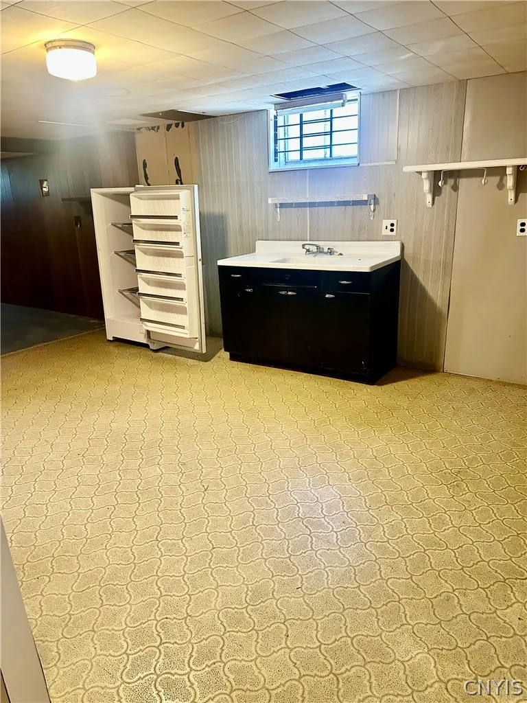1210 Albany Street, Utica, New York 13501, Utica, New York 13501, 3 Bedroom Bedrooms, 8 Room Rooms,2 BathroomBathrooms,Residential,For Sale,1210 Albany Street, Utica, New York 13501,0,S1695147