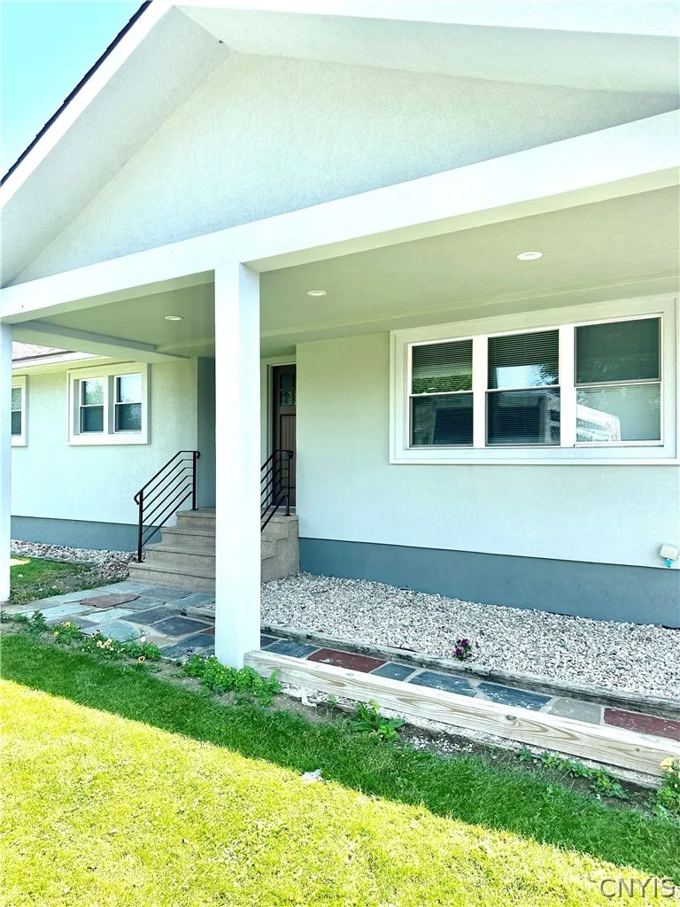 1210 Albany Street, Utica, New York 13501, Utica, New York 13501, 3 Bedroom Bedrooms, 8 Room Rooms,2 BathroomBathrooms,Residential,For Sale,1210 Albany Street, Utica, New York 13501,0,S1695147