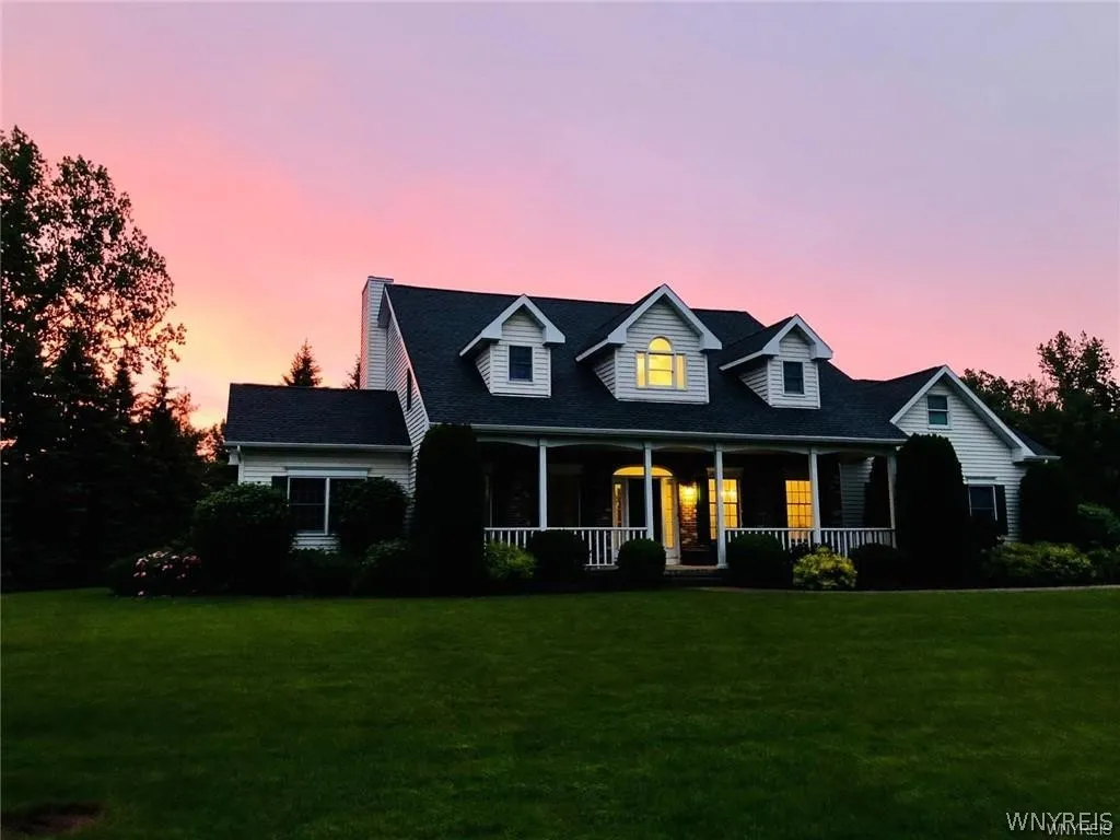 8350 Manchester Park Drive, Clarence, New York 140, Clarence, New York 14051, 4 Bedrooms Bedrooms, 7 Rooms Rooms,2 BathroomsBathrooms,Residential Lease,For Rent,8350 Manchester Park Drive, Clarence, New York 140,0,B1694193