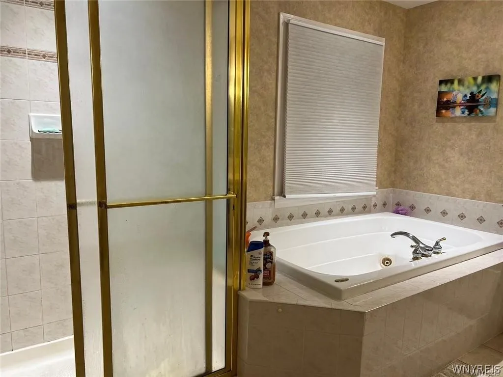 8350 Manchester Park Drive, Clarence, New York 140, Clarence, New York 14051, 4 Bedrooms Bedrooms, 7 Rooms Rooms,2 BathroomsBathrooms,Residential Lease,For Rent,8350 Manchester Park Drive, Clarence, New York 140,0,B1694193