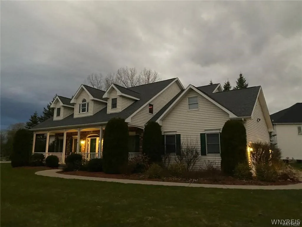 8350 Manchester Park Drive, Clarence, New York 140, Clarence, New York 14051, 4 Bedrooms Bedrooms, 7 Rooms Rooms,2 BathroomsBathrooms,Residential Lease,For Rent,8350 Manchester Park Drive, Clarence, New York 140,0,B1694193