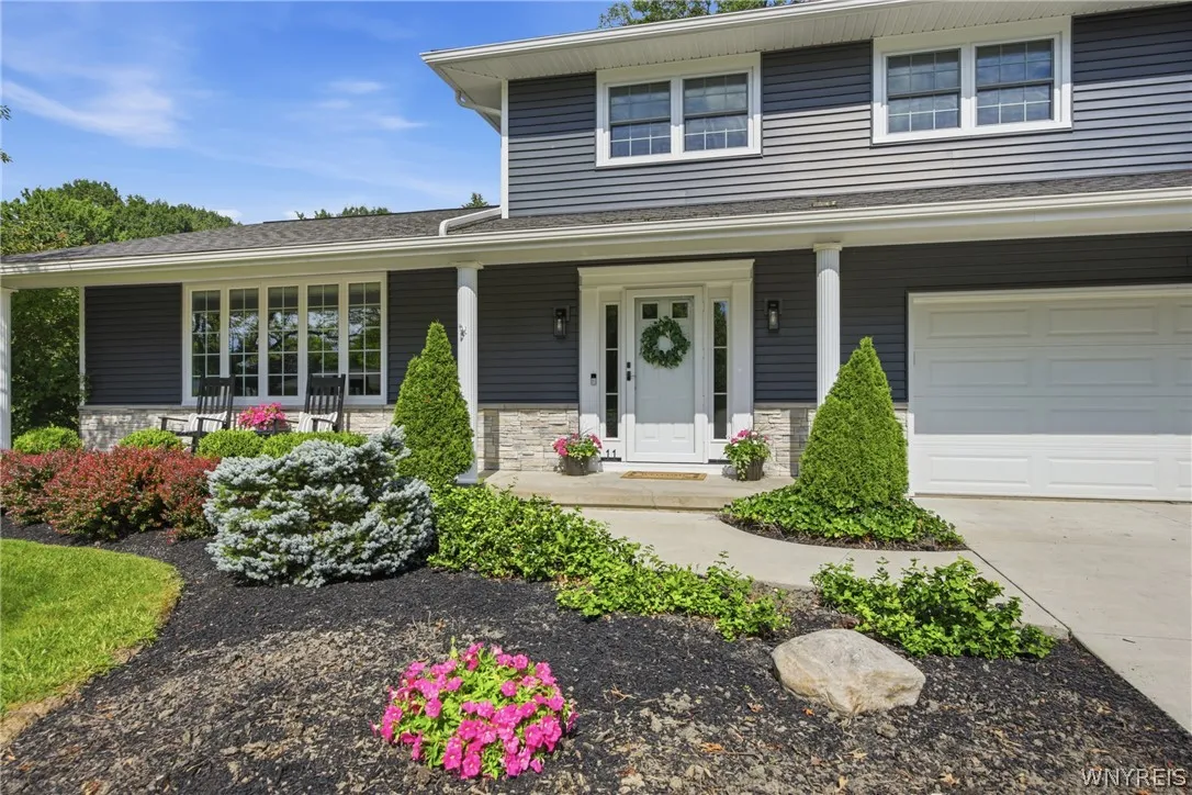 11 Rolling Hills Drive, Orchard Park, New York 141, Orchard Park, New York 14127, 3 Bedroom Bedrooms, 6 Room Rooms,1 BathroomBathrooms,Residential,Closed,11 Rolling Hills Drive, Orchard Park, New York 141,0,B1695010