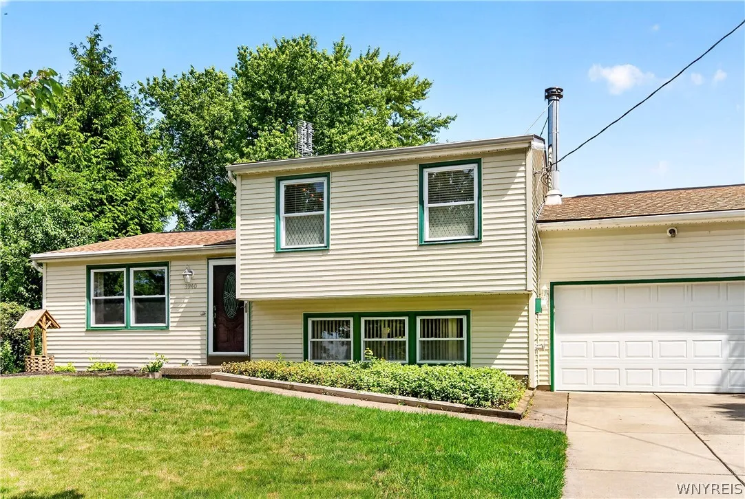3940 Harvard Street, Hamburg, New York 14075, Hamburg, New York 14075, 3 Bedrooms Bedrooms, 5 Rooms Rooms,2 BathroomsBathrooms,Residential,For Sale,3940 Harvard Street, Hamburg, New York 14075,0,B1695009