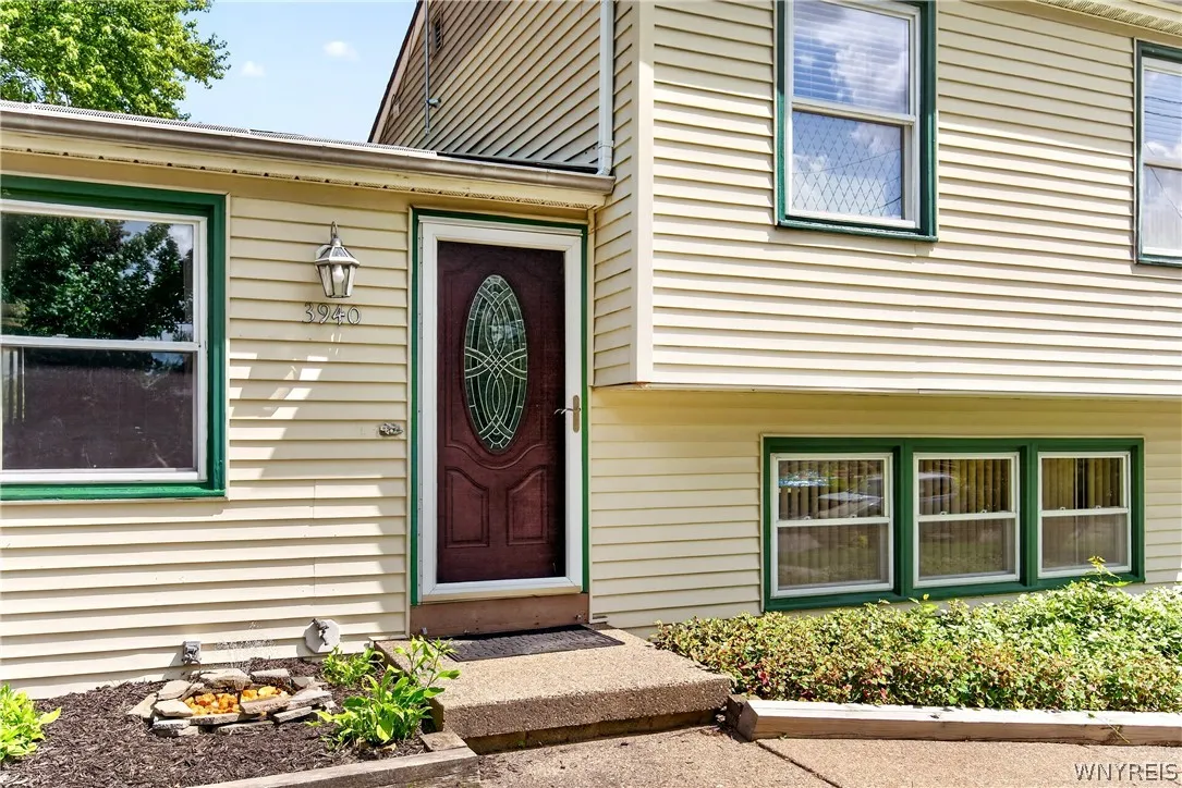 3940 Harvard Street, Hamburg, New York 14075, Hamburg, New York 14075, 3 Bedrooms Bedrooms, 5 Rooms Rooms,2 BathroomsBathrooms,Residential,For Sale,3940 Harvard Street, Hamburg, New York 14075,0,B1695009