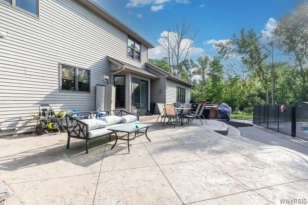 3366 Brookfield Lane, Hamburg, New York 14075, Hamburg, New York 14075, 4 Bedrooms Bedrooms, 8 Rooms Rooms,3 BathroomsBathrooms,Residential,For Sale,3366 Brookfield Lane, Hamburg, New York 14075,0,B1694789