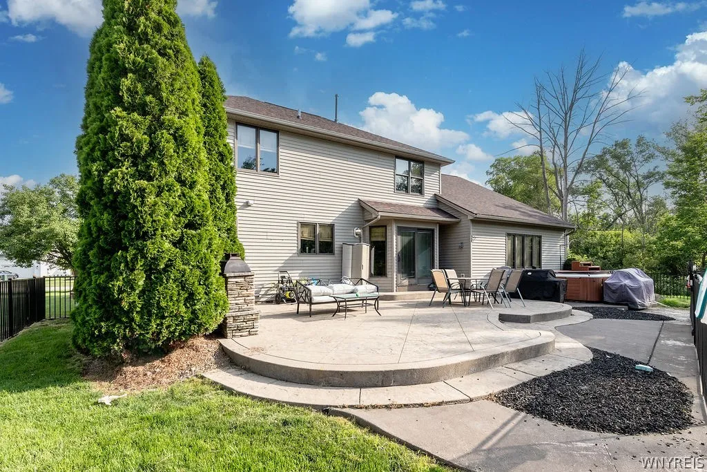 3366 Brookfield Lane, Hamburg, New York 14075, Hamburg, New York 14075, 4 Bedrooms Bedrooms, 8 Rooms Rooms,3 BathroomsBathrooms,Residential,For Sale,3366 Brookfield Lane, Hamburg, New York 14075,0,B1694789