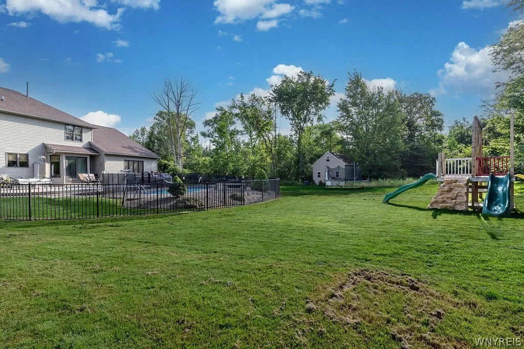 3366 Brookfield Lane, Hamburg, New York 14075, Hamburg, New York 14075, 4 Bedrooms Bedrooms, 8 Rooms Rooms,3 BathroomsBathrooms,Residential,For Sale,3366 Brookfield Lane, Hamburg, New York 14075,0,B1694789