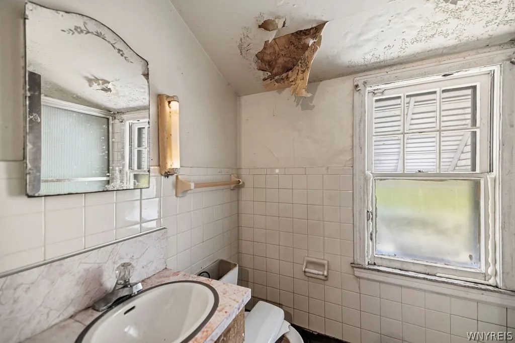 223 Phyllis Avenue, Buffalo, New York 14215, Buffalo, New York 14215, 3 Bedrooms Bedrooms, 7 Rooms Rooms,1 BathroomBathrooms,Residential,For Sale,223 Phyllis Avenue, Buffalo, New York 14215,0,B1695066