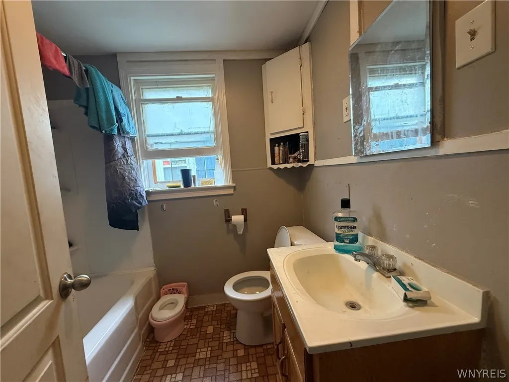 70 Wex Avenue, Buffalo, New York 14211, Buffalo, New York 14211, 4 Bedrooms Bedrooms, ,2 BathroomsBathrooms,Residential,For Sale,70 Wex Avenue, Buffalo, New York 14211,0,B1687710