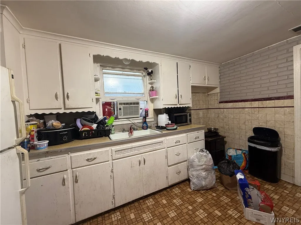 70 Wex Avenue, Buffalo, New York 14211, Buffalo, New York 14211, 4 Bedrooms Bedrooms, ,2 BathroomsBathrooms,Residential,For Sale,70 Wex Avenue, Buffalo, New York 14211,0,B1687710